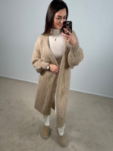 Facetune_08-11-2024-00-29-56.jpg